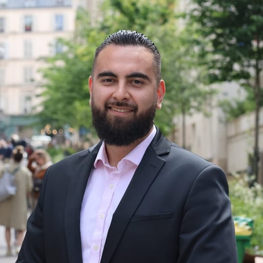 Portrait de Keyvan Miri, dirigeant d’agence