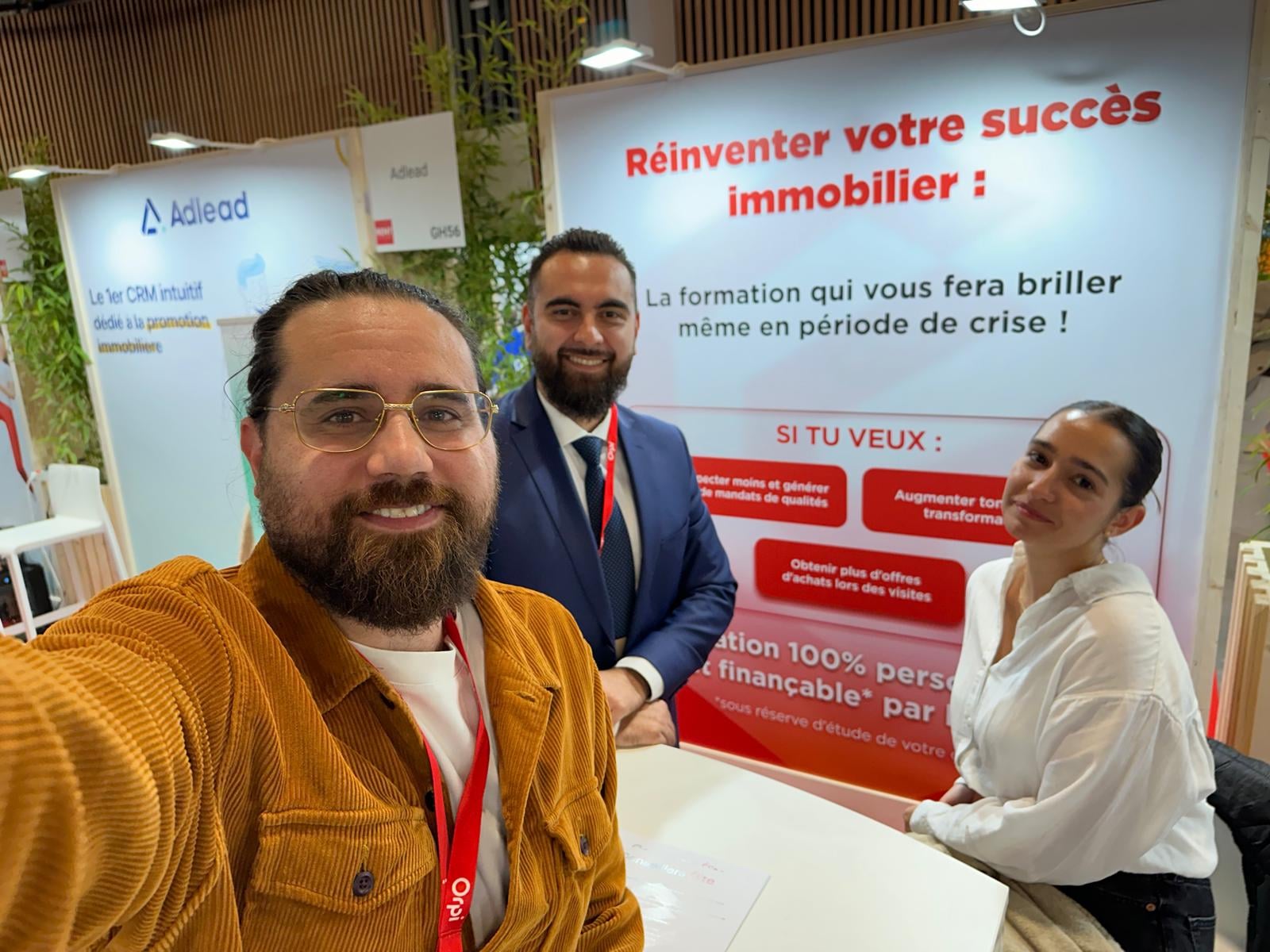 Ismael Yigitler, Keyvan Miri et Caty Fernandes, co-fondateurs de CVMB FORMATION, sur le stand du salon RENT 2025 — Real Estate Network Toolkit, le grand salon B2B de l'immobilier français